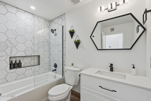 8426 E SHERIDAN Street, Scottsdale, AZ 85257