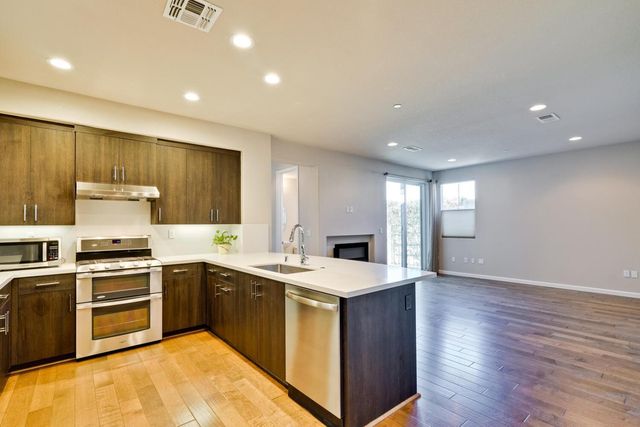 867 Maple Place, East Palo Alto, CA 94303