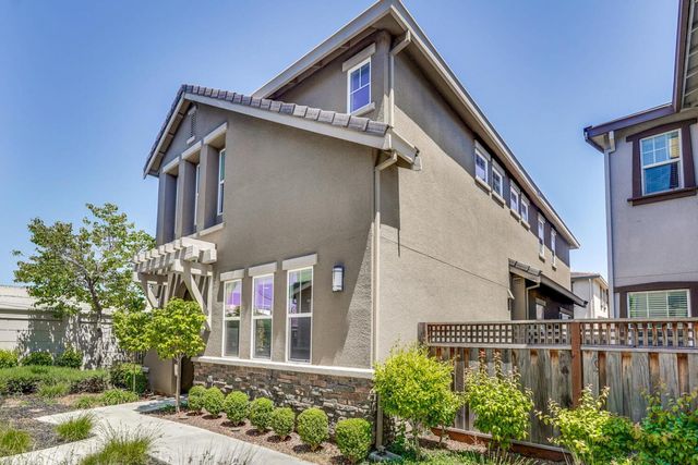 867 Maple Place, East Palo Alto, CA 94303