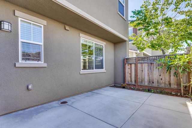 867 Maple Place, East Palo Alto, CA 94303