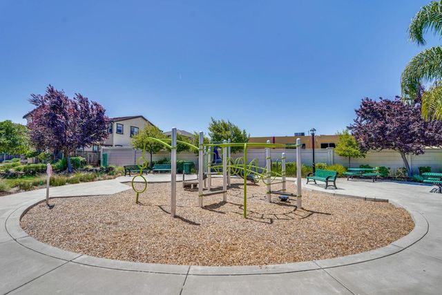 867 Maple Place, East Palo Alto, CA 94303