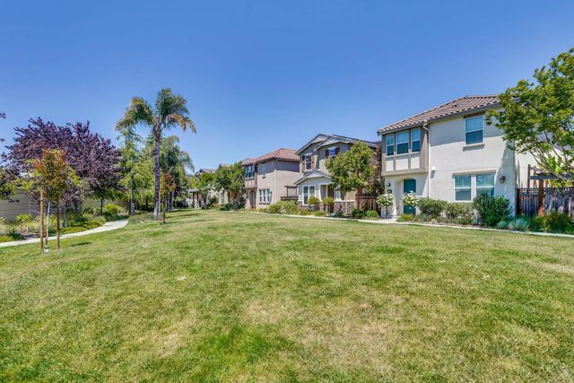 867 Maple Place, East Palo Alto, CA 94303