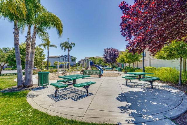 867 Maple Place, East Palo Alto, CA 94303