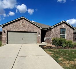 1432 Park Trails Boulevard, Princeton, TX 75407