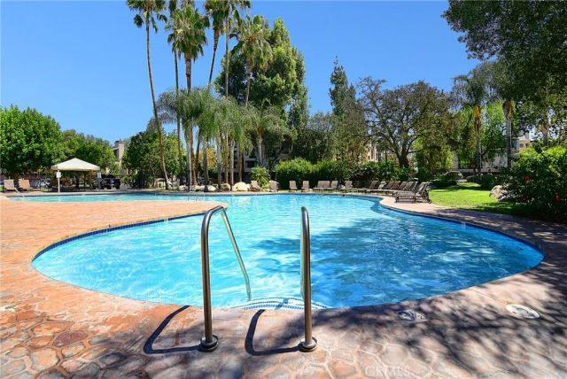 5525 Canoga Avenue 124, Woodland Hills, CA 91367