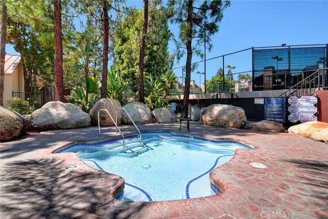 5525 Canoga Avenue 124, Woodland Hills, CA 91367