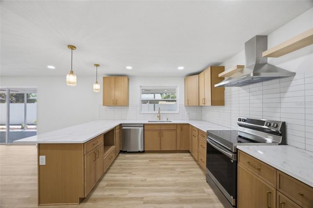 7520 20TH STREET N, St Petersburg, FL 33702