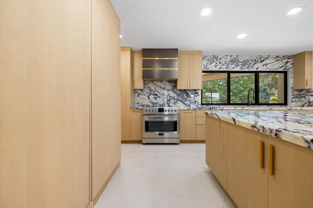 342 Fairway W, Tequesta, FL 33469