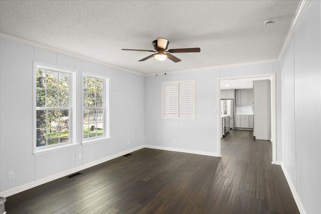 109 Summers Circle, Azle, TX 76020