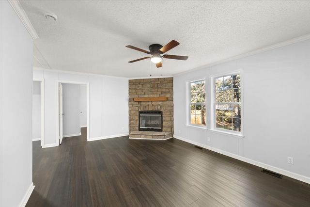 109 Summers Circle, Azle, TX 76020