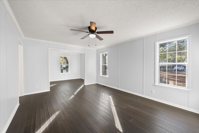 109 Summers Circle, Azle, TX 76020