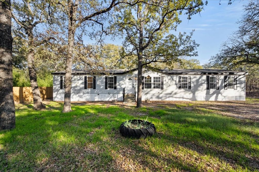 109 Summers Circle, Azle, TX 76020