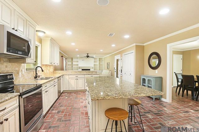26049 Vincent Dr, Denham Springs, LA 70726
