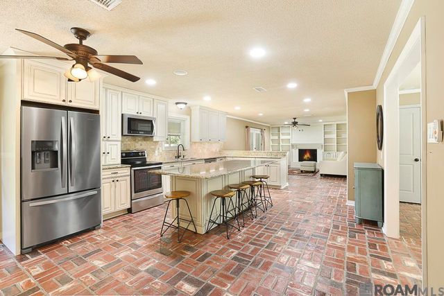 26049 Vincent Dr, Denham Springs, LA 70726