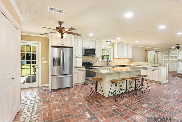 26049 Vincent Dr, Denham Springs, LA 70726