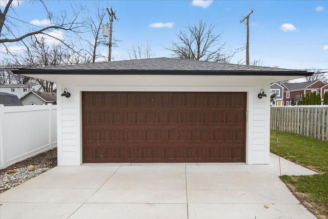 721 E Farnum Avenue, Royal Oak, MI 48067