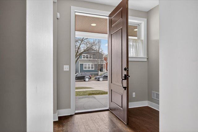 721 E Farnum Avenue, Royal Oak, MI 48067