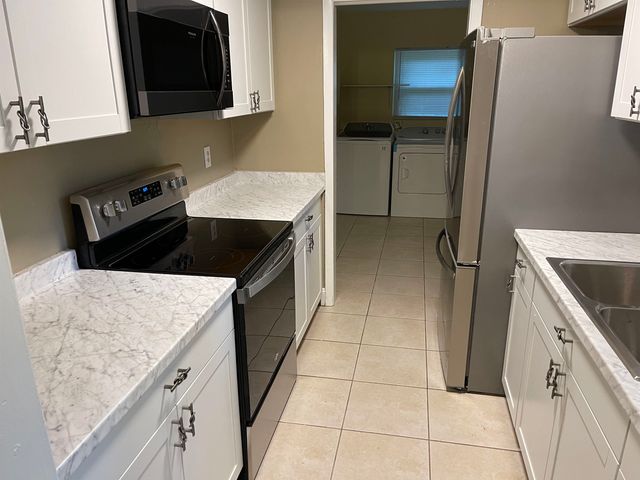 2601 RIPPEE RD, Tallahassee, FL 32303