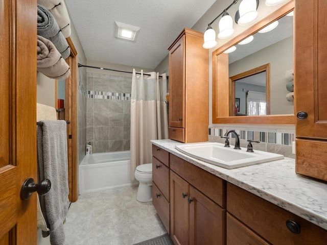 21350 Eveleth Street NE, East Bethel, MN 55011