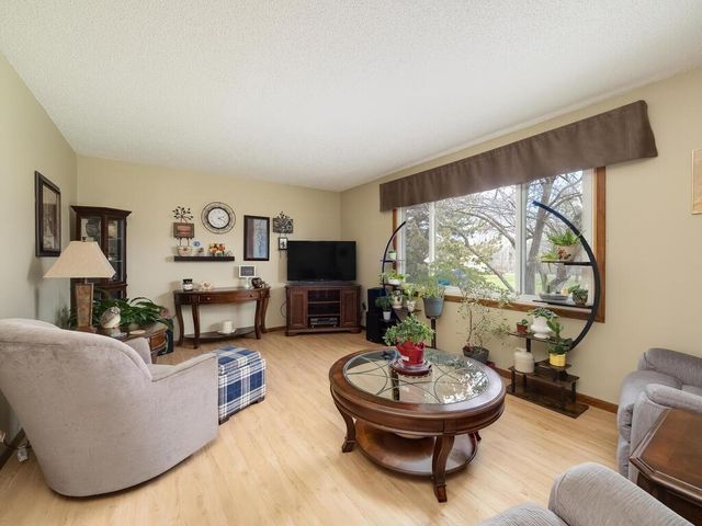 21350 Eveleth Street NE, East Bethel, MN 55011