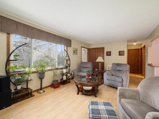 21350 Eveleth Street NE, East Bethel, MN 55011