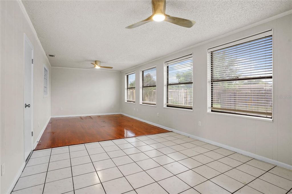Image 15 of property listing at 3926 CITADEL DRIVE, Orlando, FL 32839