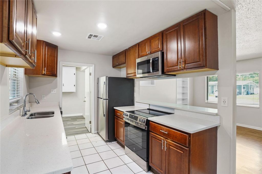 Image 17 of property listing at 3926 CITADEL DRIVE, Orlando, FL 32839