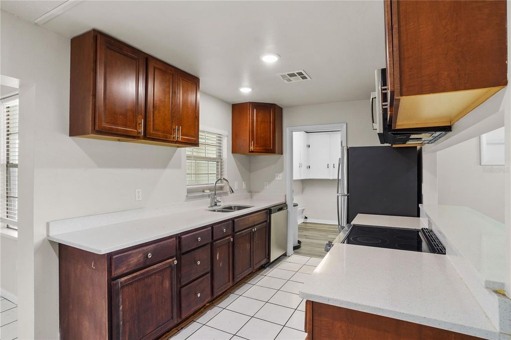 Image 18 of property listing at 3926 CITADEL DRIVE, Orlando, FL 32839