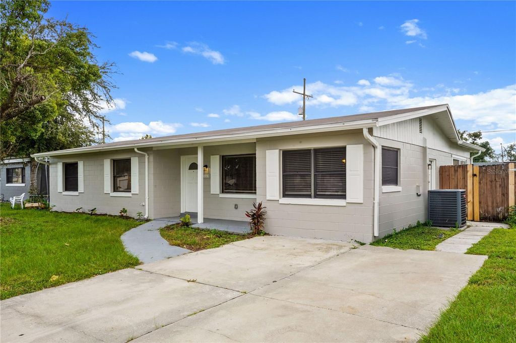 Image 3 of property listing at 3926 CITADEL DRIVE, Orlando, FL 32839