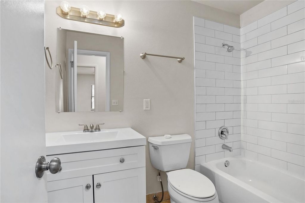 Image 27 of property listing at 3926 CITADEL DRIVE, Orlando, FL 32839