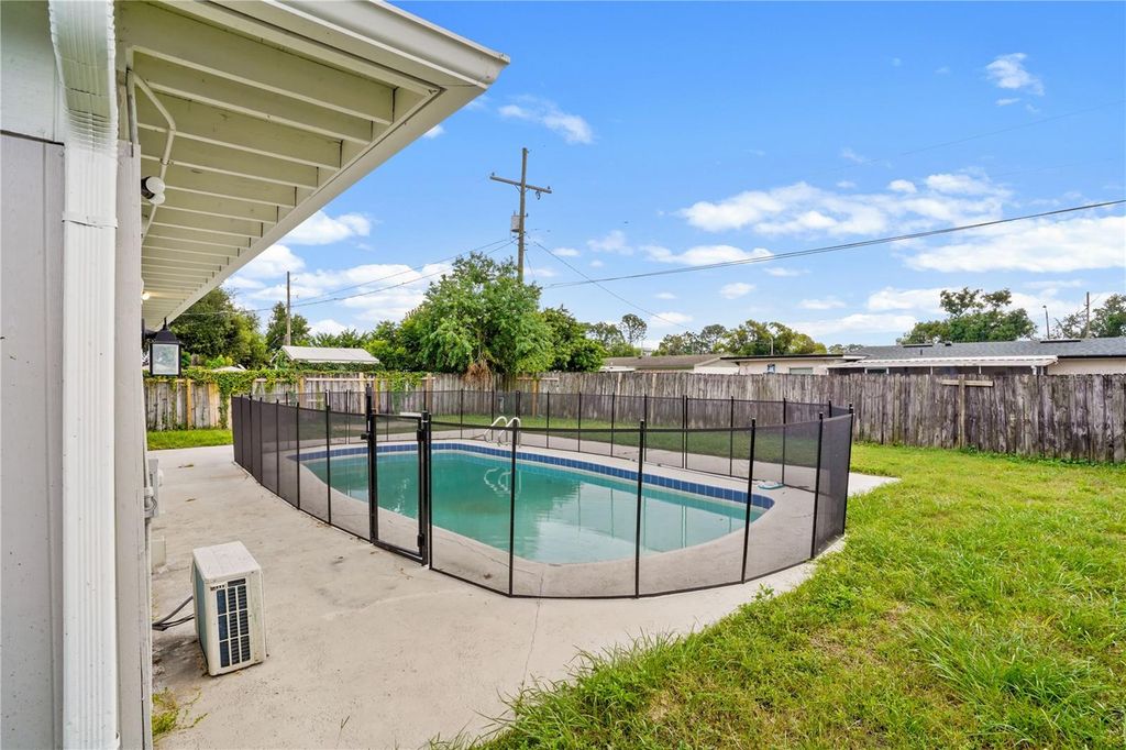Image 7 of property listing at 3926 CITADEL DRIVE, Orlando, FL 32839