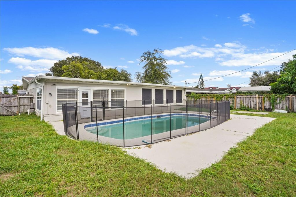 Image 8 of property listing at 3926 CITADEL DRIVE, Orlando, FL 32839