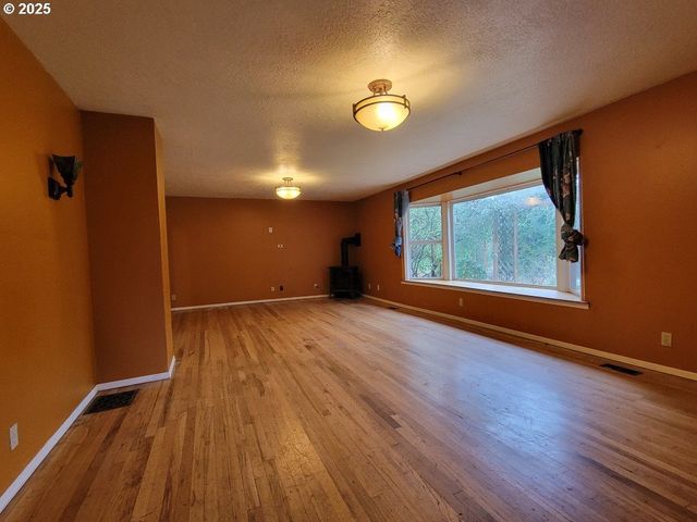 2910 Se HILLYARD Rd, Gresham, OR 97080