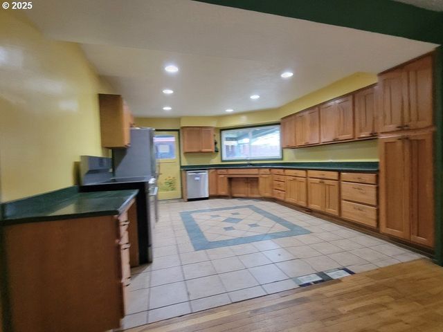 2910 Se HILLYARD Rd, Gresham, OR 97080