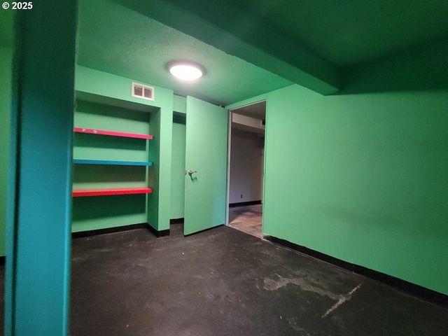 2910 Se HILLYARD Rd, Gresham, OR 97080