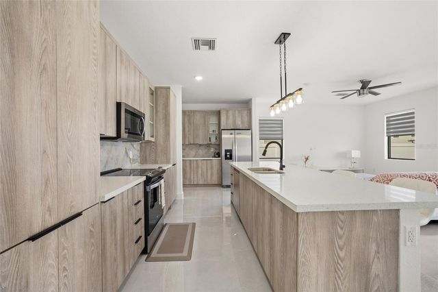 6337 CHORUS DRIVE, Mascotte, FL 34753