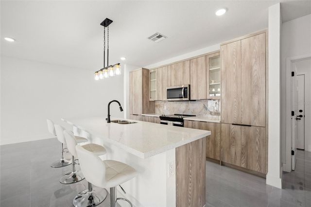 6337 CHORUS DRIVE, Mascotte, FL 34753