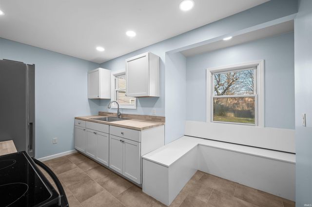 52236 Myrtle Avenue, South Bend, IN 46637