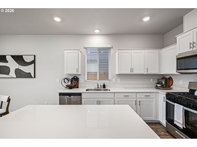2651 FENYA St, Springfield, OR 97477