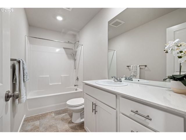 2651 FENYA St, Springfield, OR 97477