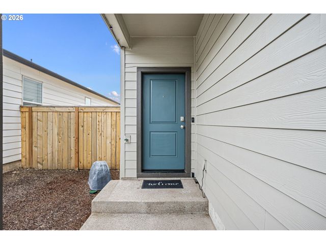 2651 FENYA St, Springfield, OR 97477