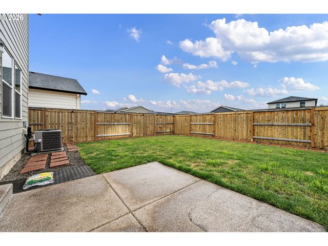 2651 FENYA St, Springfield, OR 97477