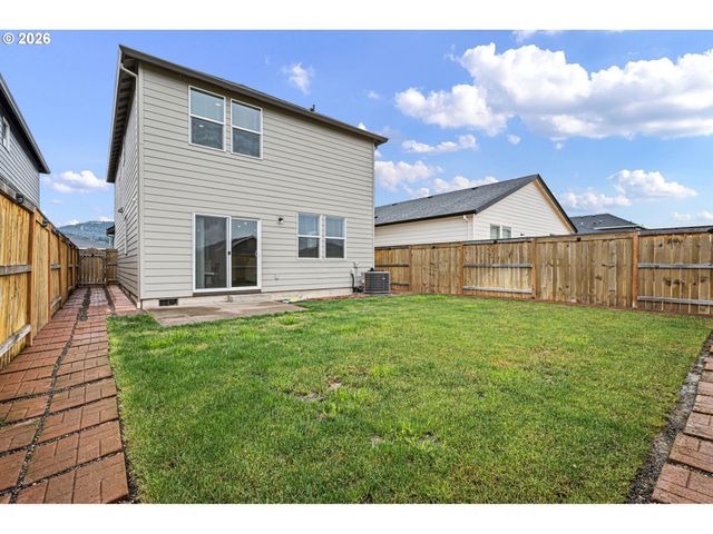 2651 FENYA St, Springfield, OR 97477