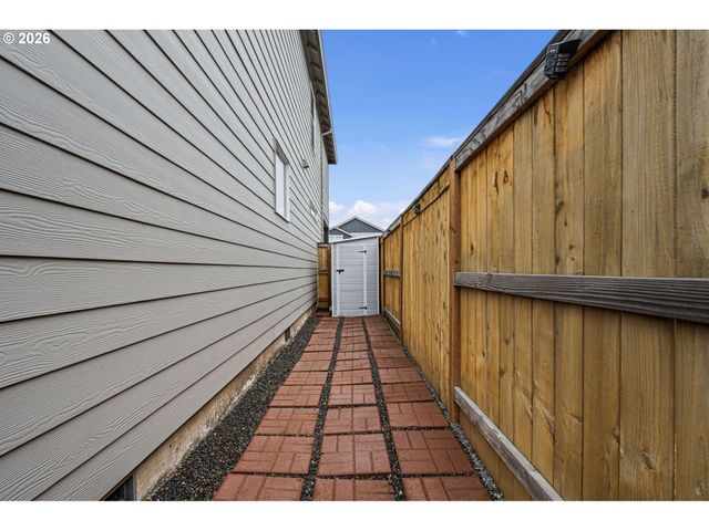 2651 FENYA St, Springfield, OR 97477