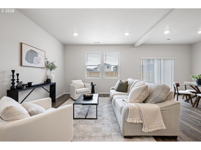 2651 FENYA St, Springfield, OR 97477