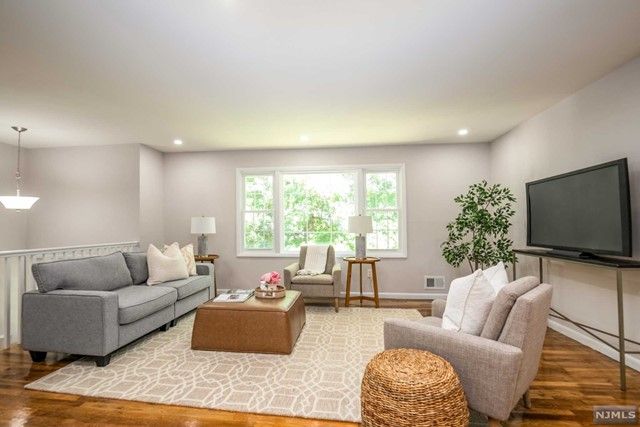 3 Orchard Square, Caldwell, NJ 07006