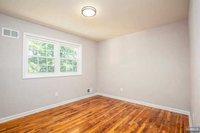 3 Orchard Square, Caldwell, NJ 07006