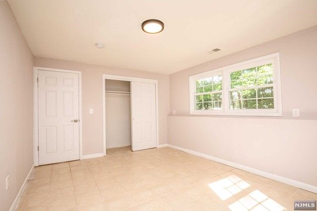 3 Orchard Square, Caldwell, NJ 07006