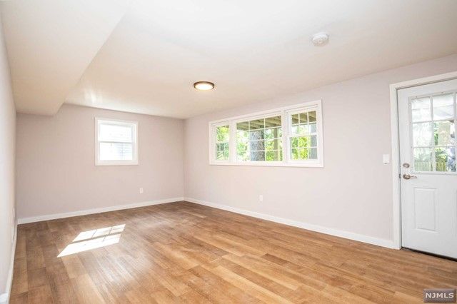 3 Orchard Square, Caldwell, NJ 07006