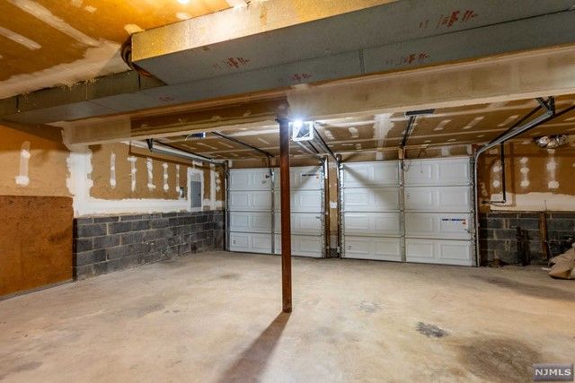 3 Orchard Square, Caldwell, NJ 07006